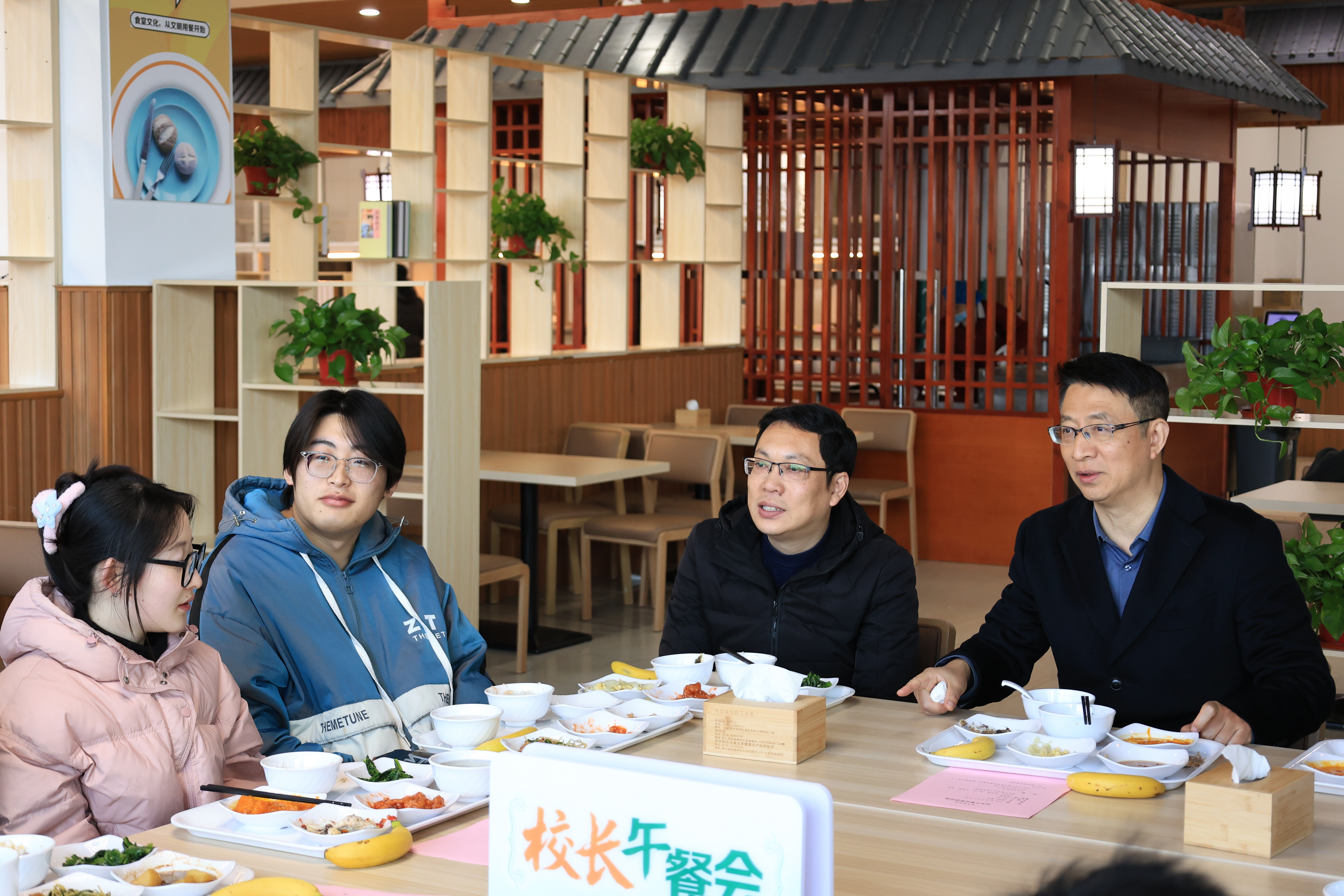 校长午餐会.jpg 校长午餐会.jpg