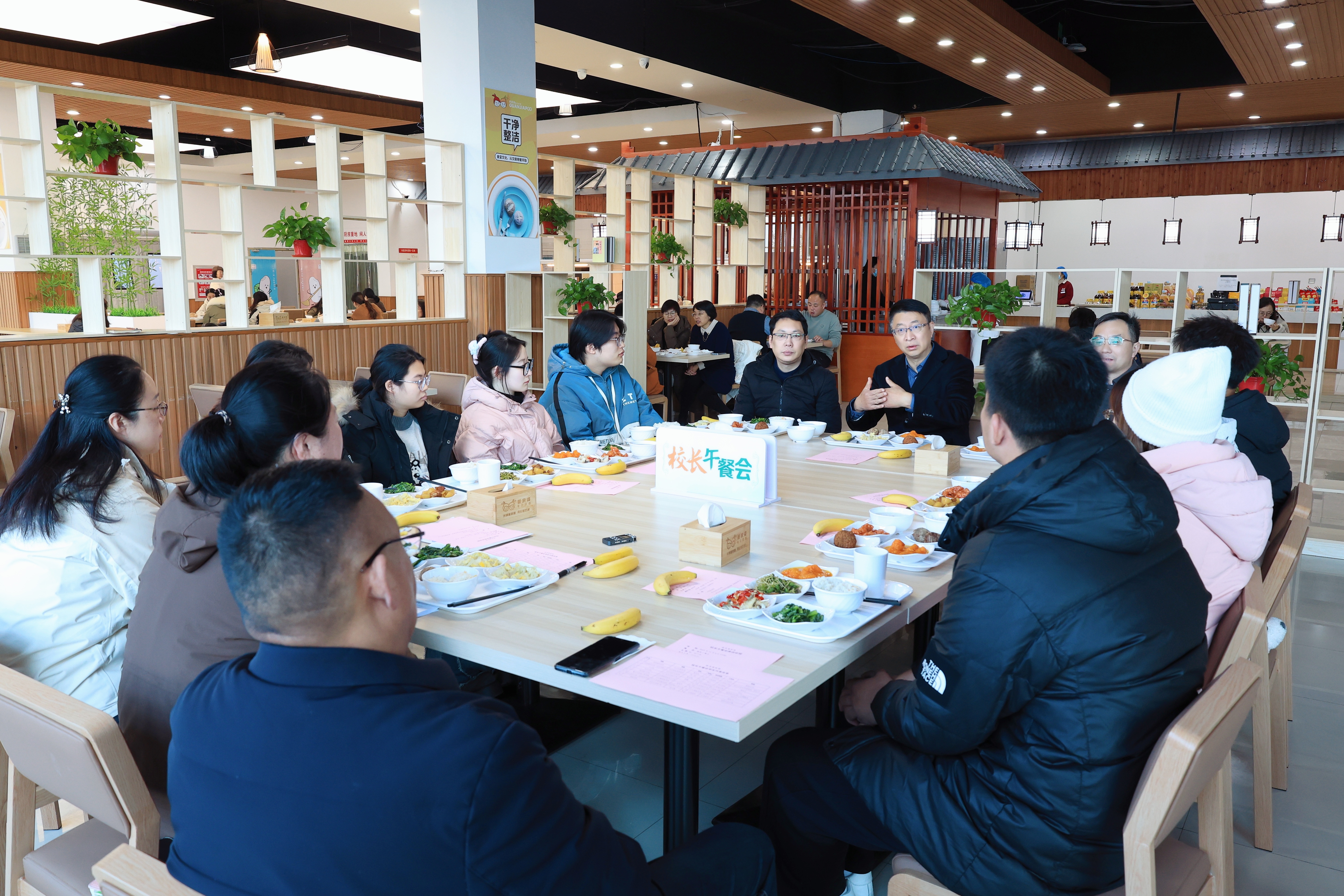 校长午餐会1.jpg 校长午餐会1.jpg