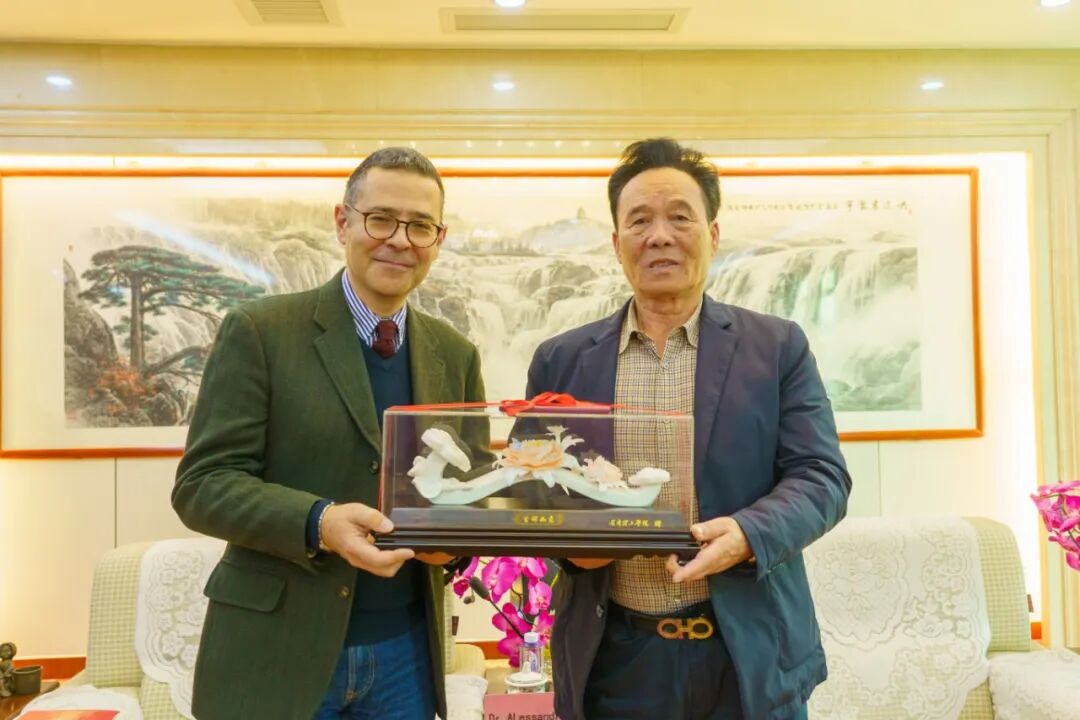 微信图片_2025-12-09_213456_826.jpg 微信图片_2025-12-09_213456_826.jpg