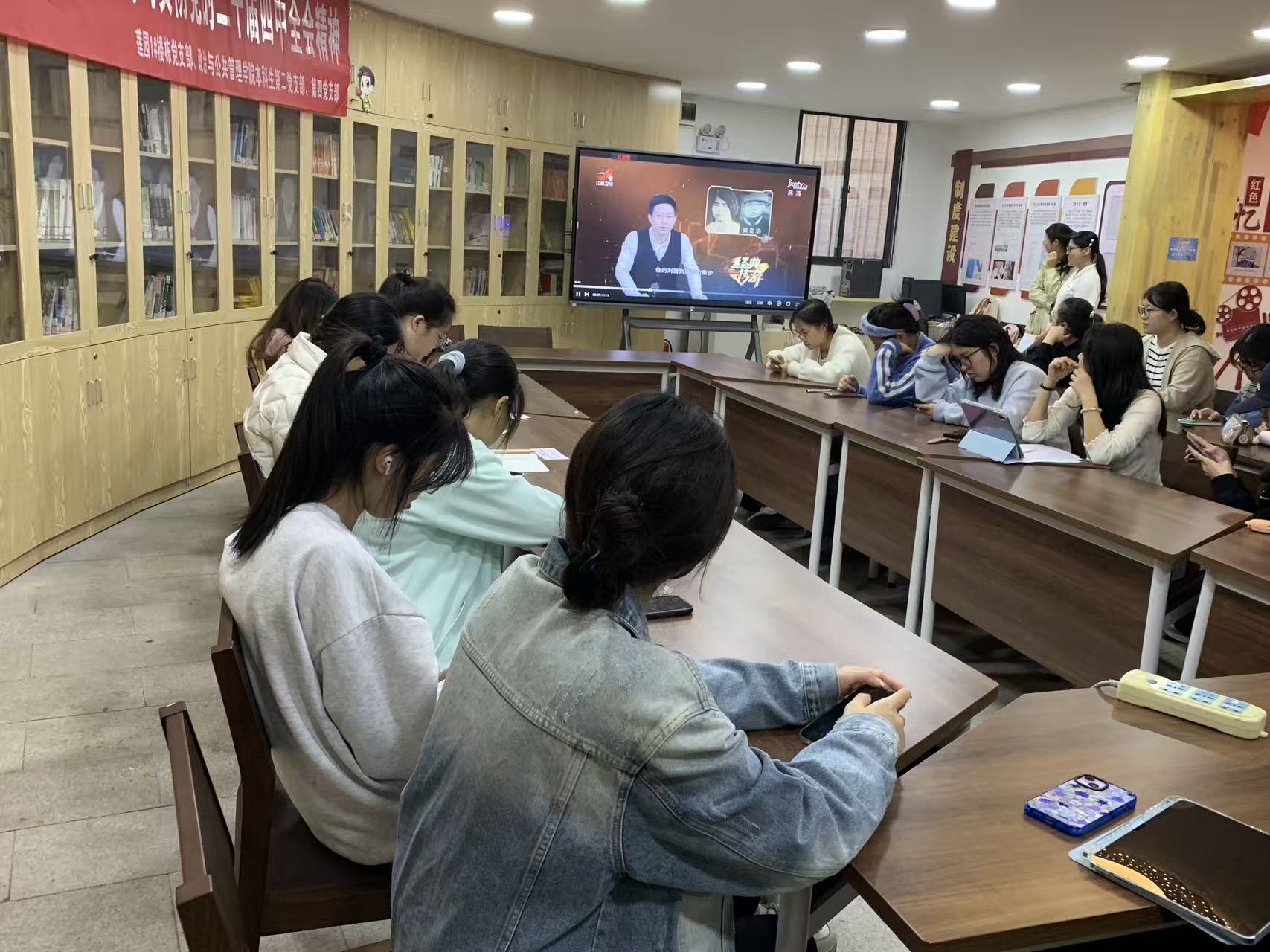 活动现场.jpg 活动现场.jpg