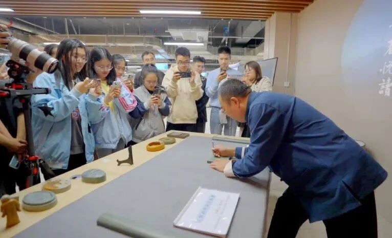 微信图片_2025-12-10_212636_679.jpg 微信图片_2025-12-10_212636_679.jpg