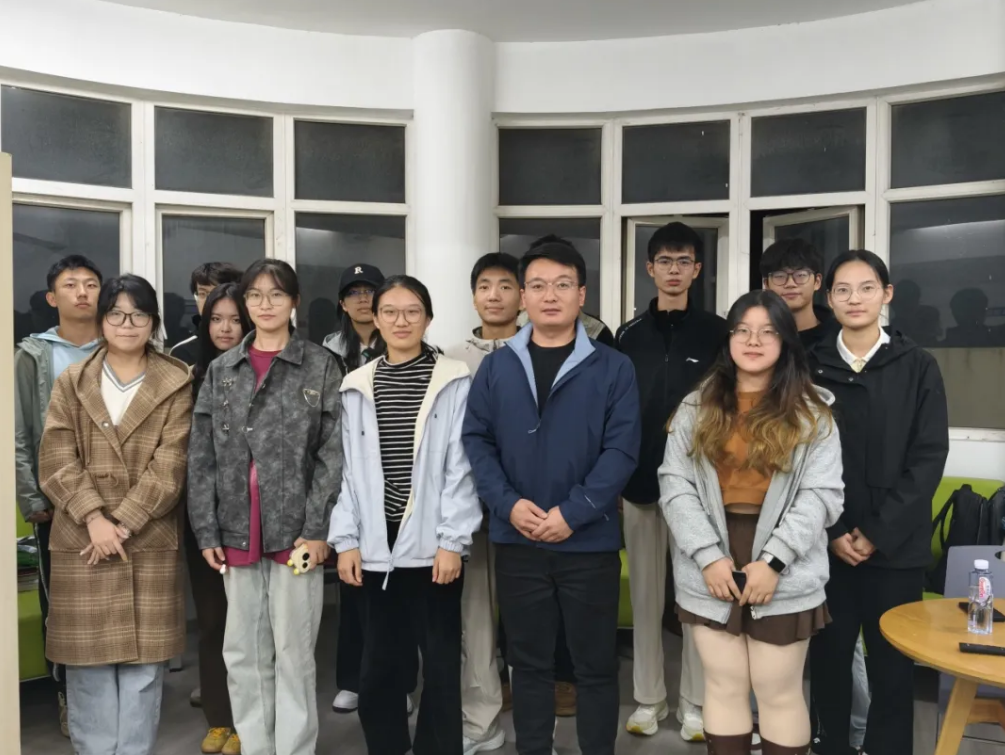 屏幕截图 2025-12-11 103943.png 屏幕截图 2025-12-11 103943.png