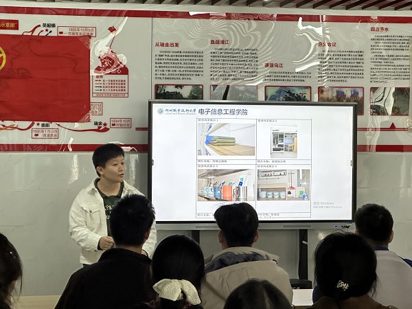 培训会现场.jpg 培训会现场.jpg