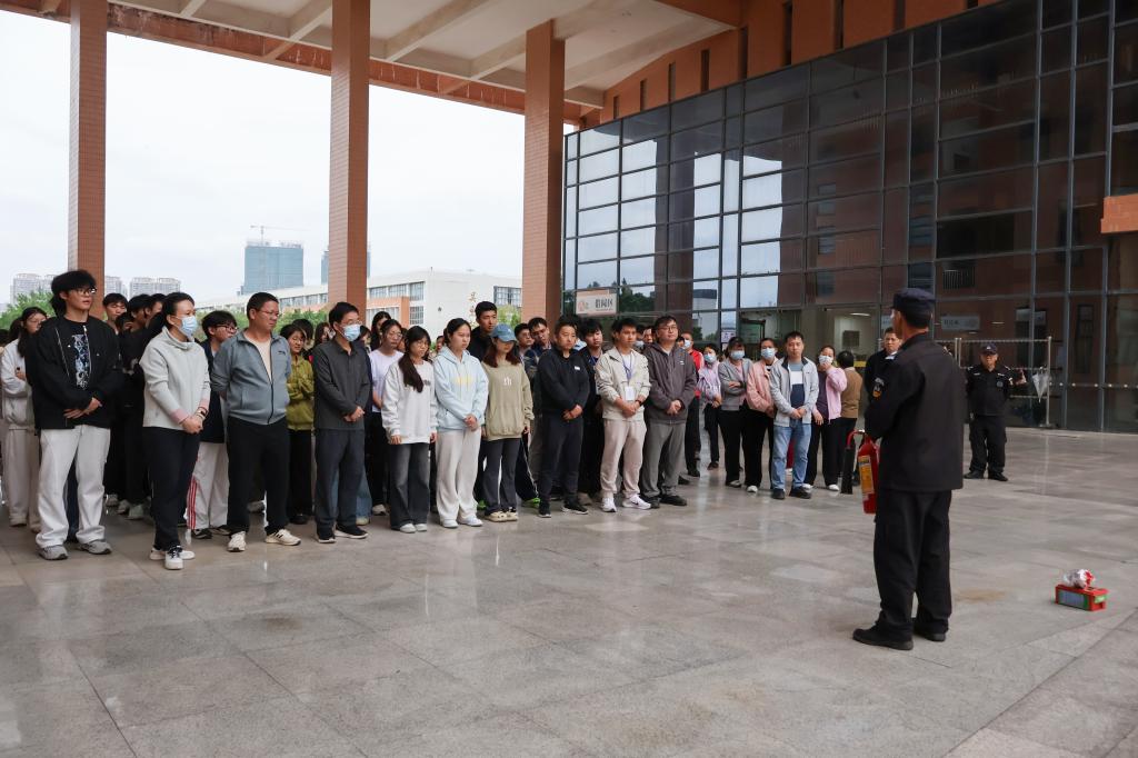 筑牢安全防线 守护师生平安