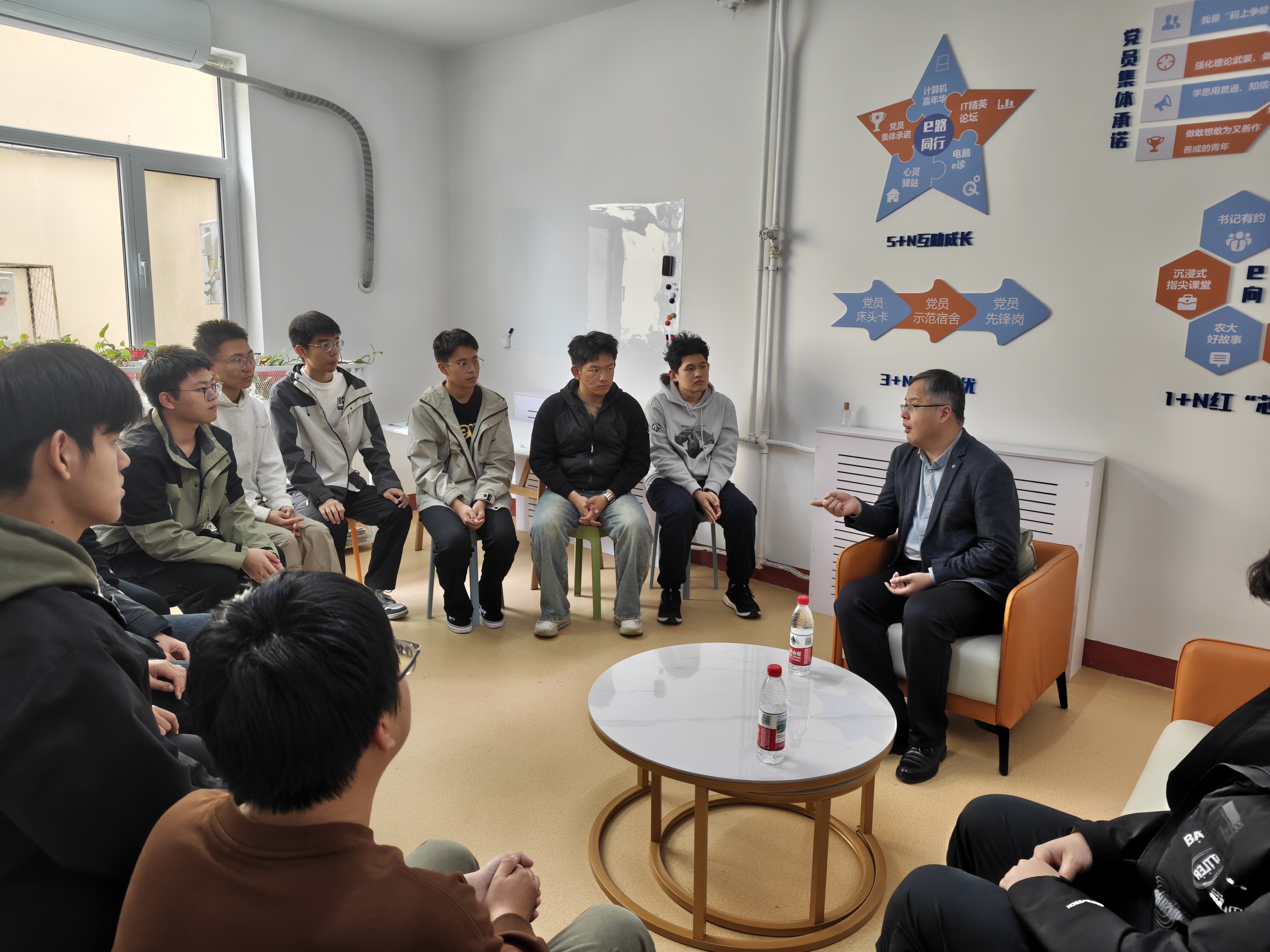 图 “午间半小时”活动照片.jpg 图 “午间半小时”活动照片.jpg