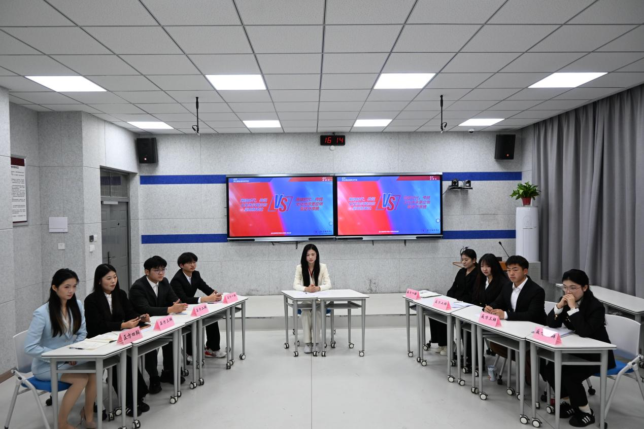 青年思辨共探文化传承之道 ——文学院青春领航之辩论赛决赛圆满落幕 (2).png