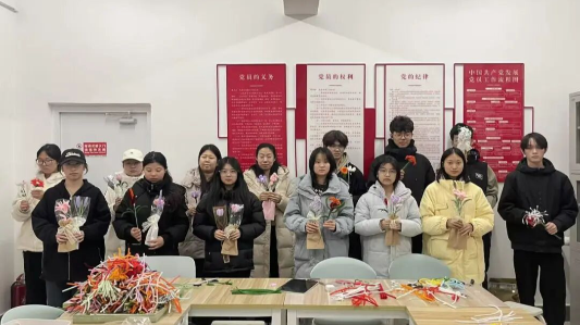 指尖匠心筑文化 社团聚力迎集市——锦“扭”绒华社团“一站式”社区创意实践活动圆满落幕