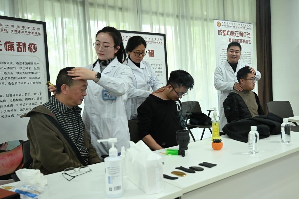 成医“社科服务企业行”走进天府国际生物城：护佑人才身心健康