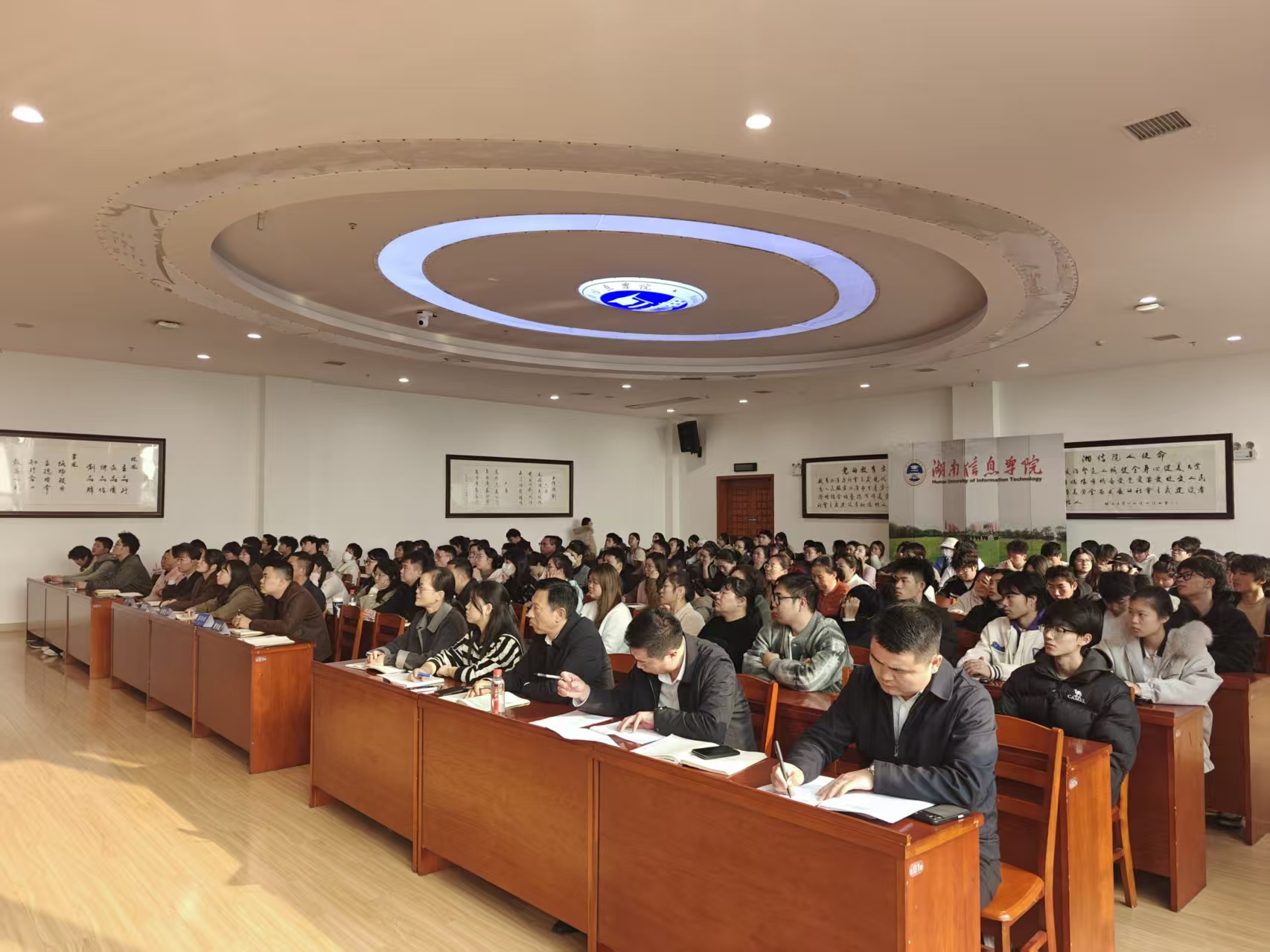 观看宣传片.jpg 观看宣传片.jpg