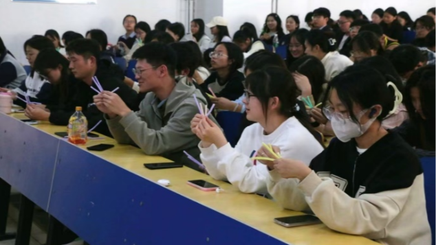 山西工商学院工商小讲堂（第7期） 非遗绒花、现代ps技术