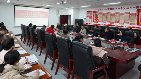 学校领导参加思想政治理论课集体备课会