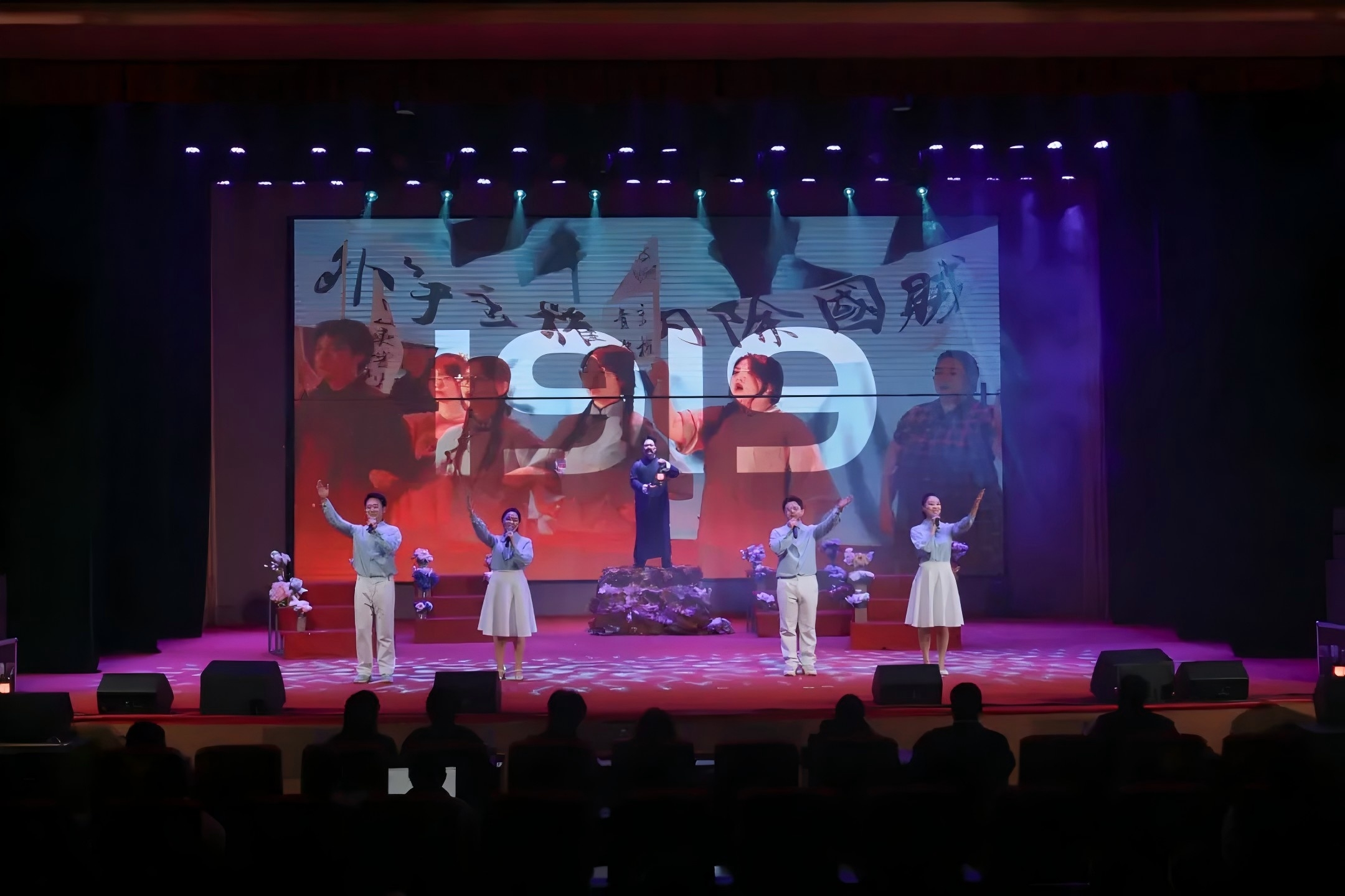 教职工组 文化创意系分会《青春的油灯》