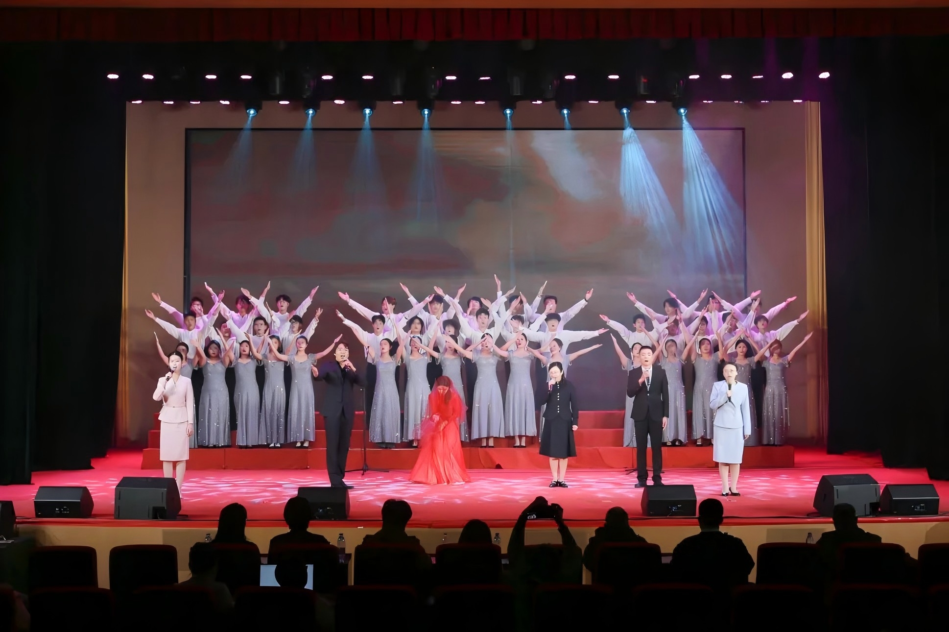 教职工组信息技术系工会分会《光的赞歌》