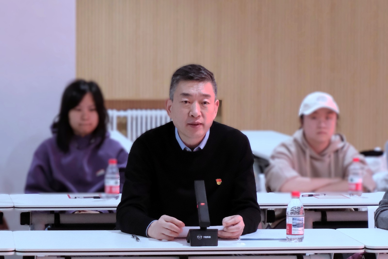 1765866653891030183.jpg 李培景书记授课.jpg