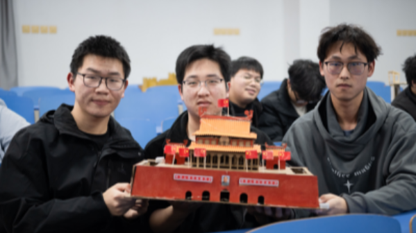 土木学子手作红色建筑开启别样思政课