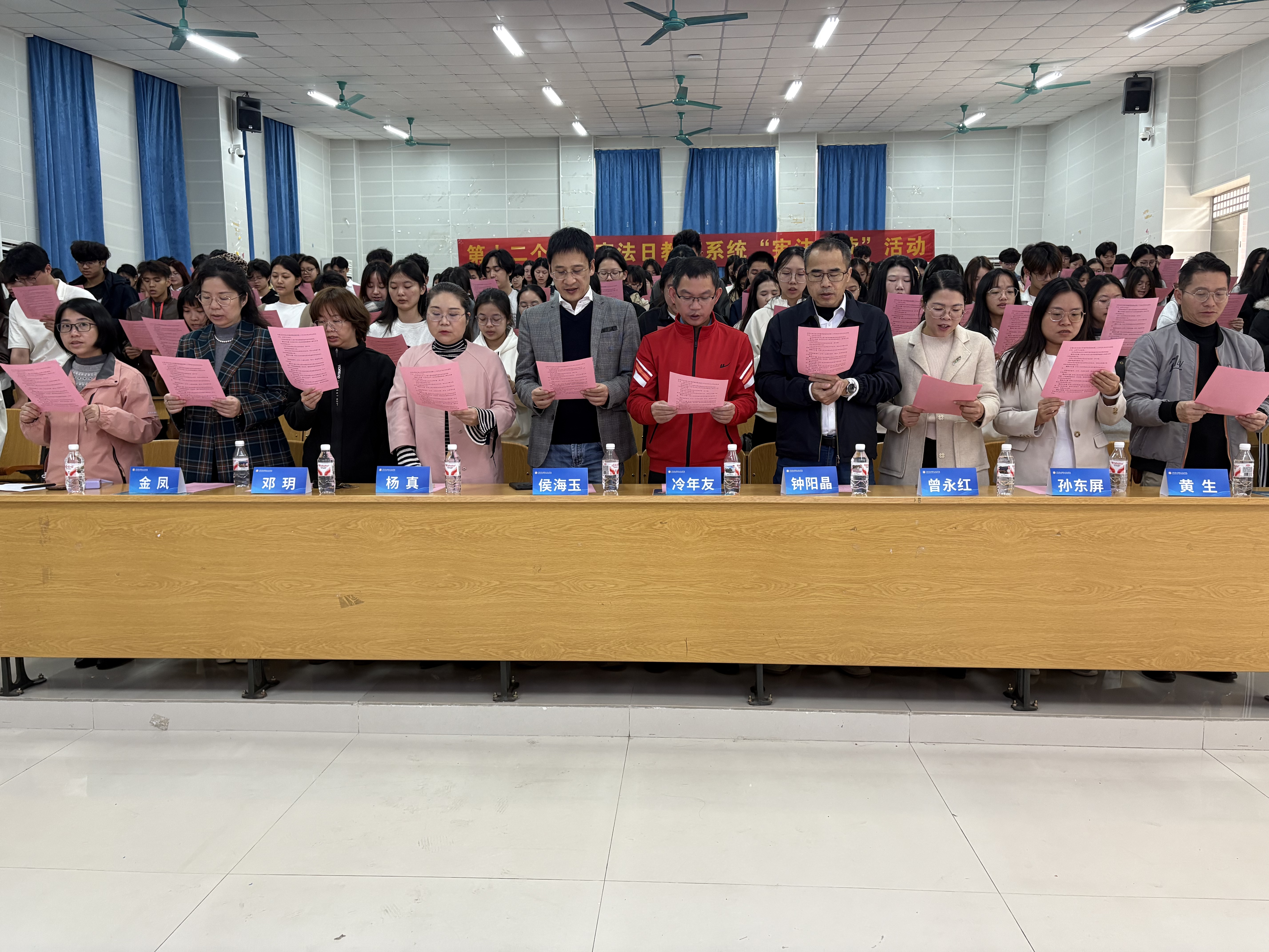 “宪法晨读”现场  2.jpg