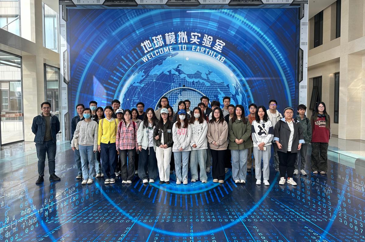 世界气象日 3月23日 参观中科院地球系统数值模拟装置实践探秘合影.jpg