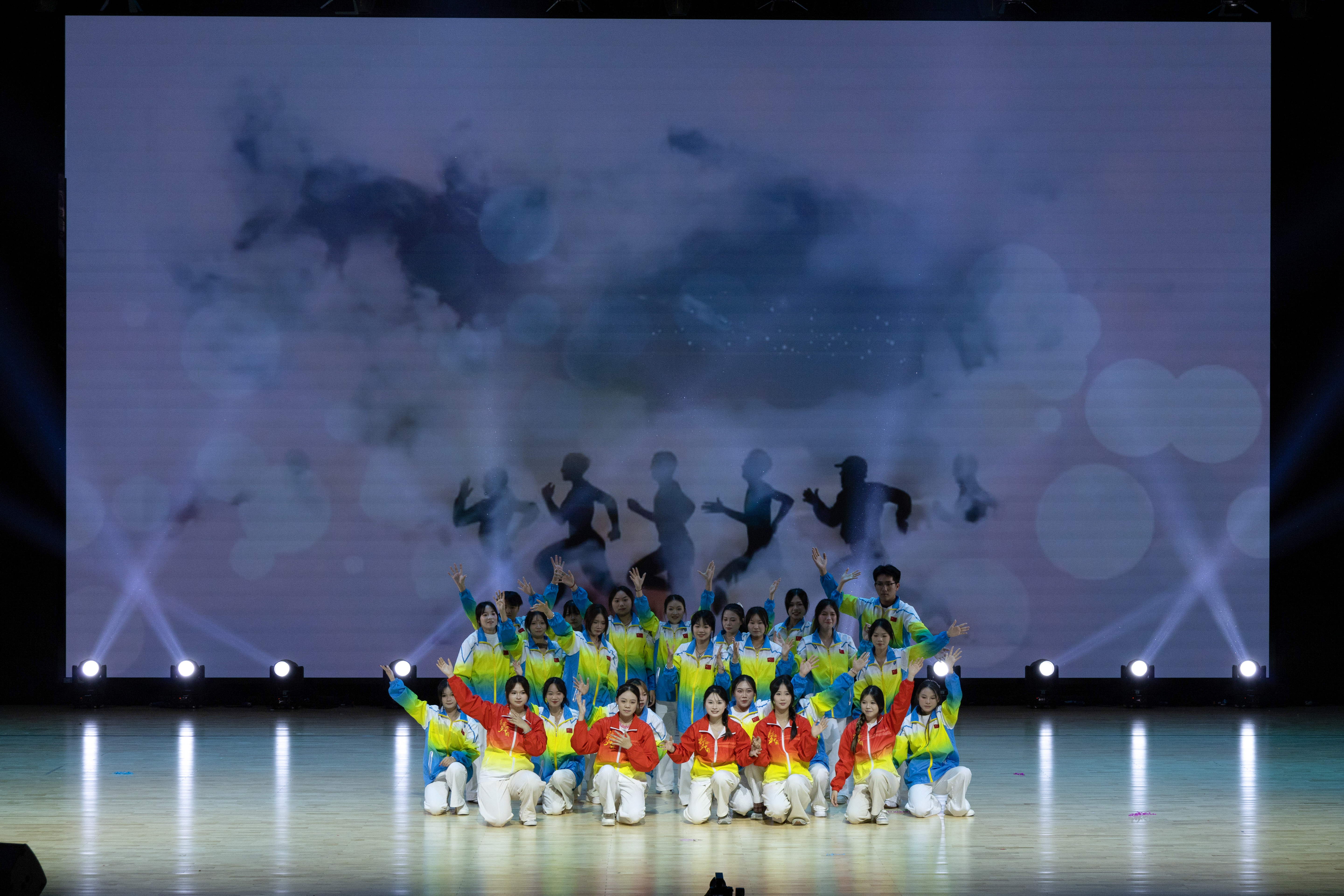 3.《我们都是追梦人》——体育舞蹈协会.jpg 3.《我们都是追梦人》——体育舞蹈协会.jpg