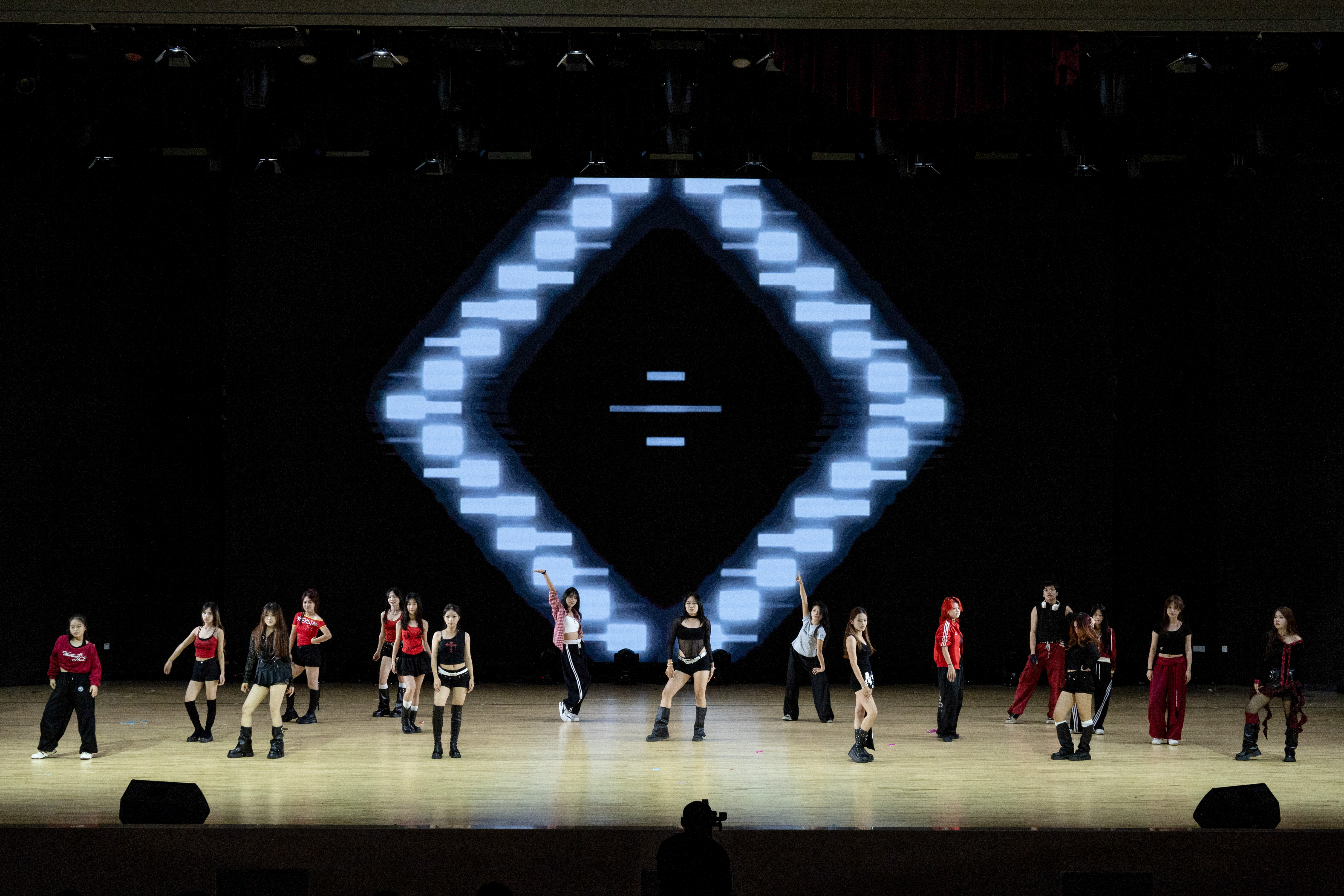 4.《舞力全开》——艺术团街舞社.jpg 4.《舞力全开》——艺术团街舞社.jpg