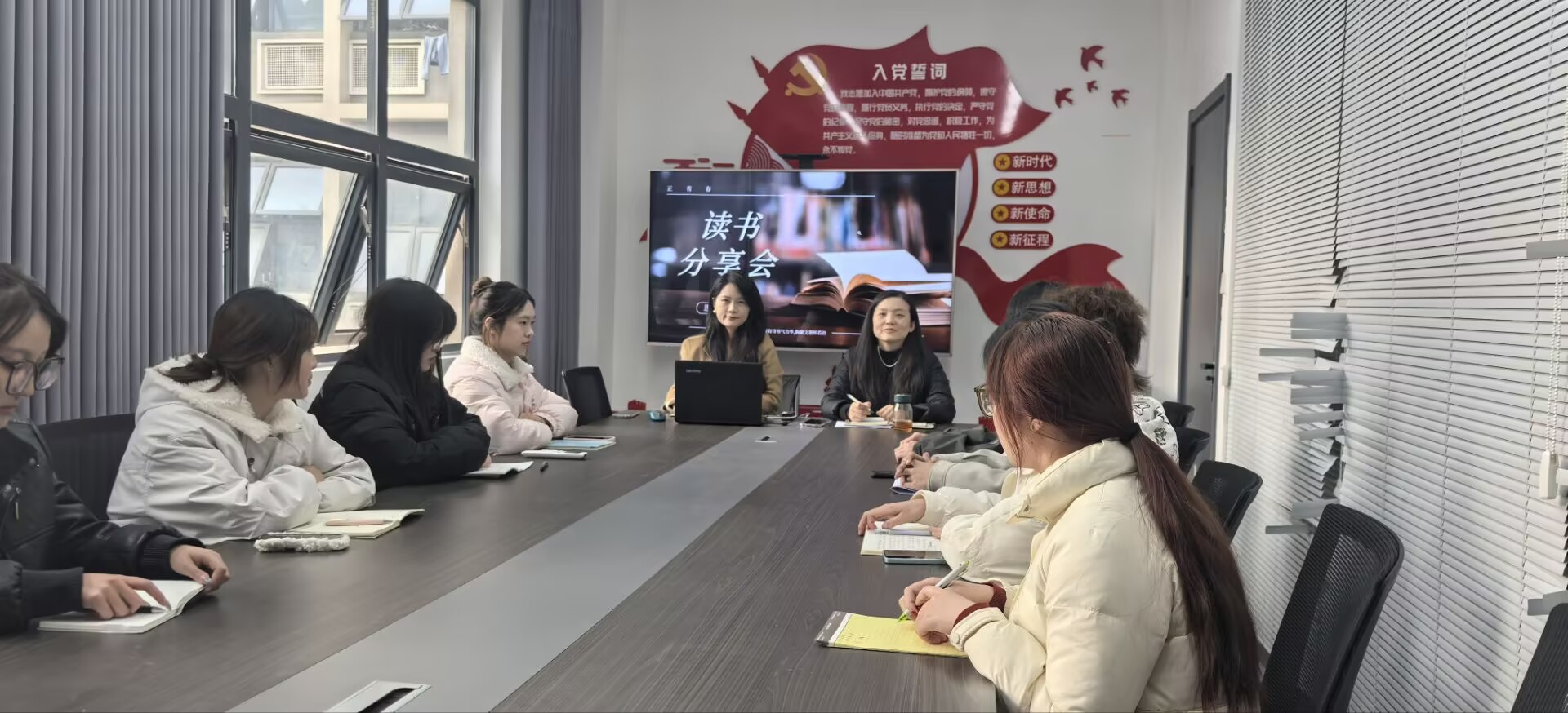 20251220 马院开展读书分享会.jpg 20251220 马院开展读书分享会.jpg