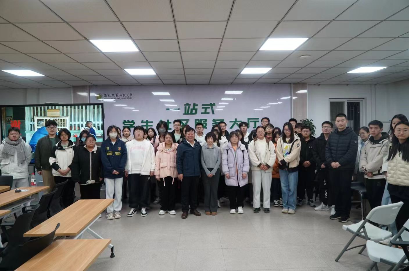 师生大合影.jpg 师生大合影.jpg