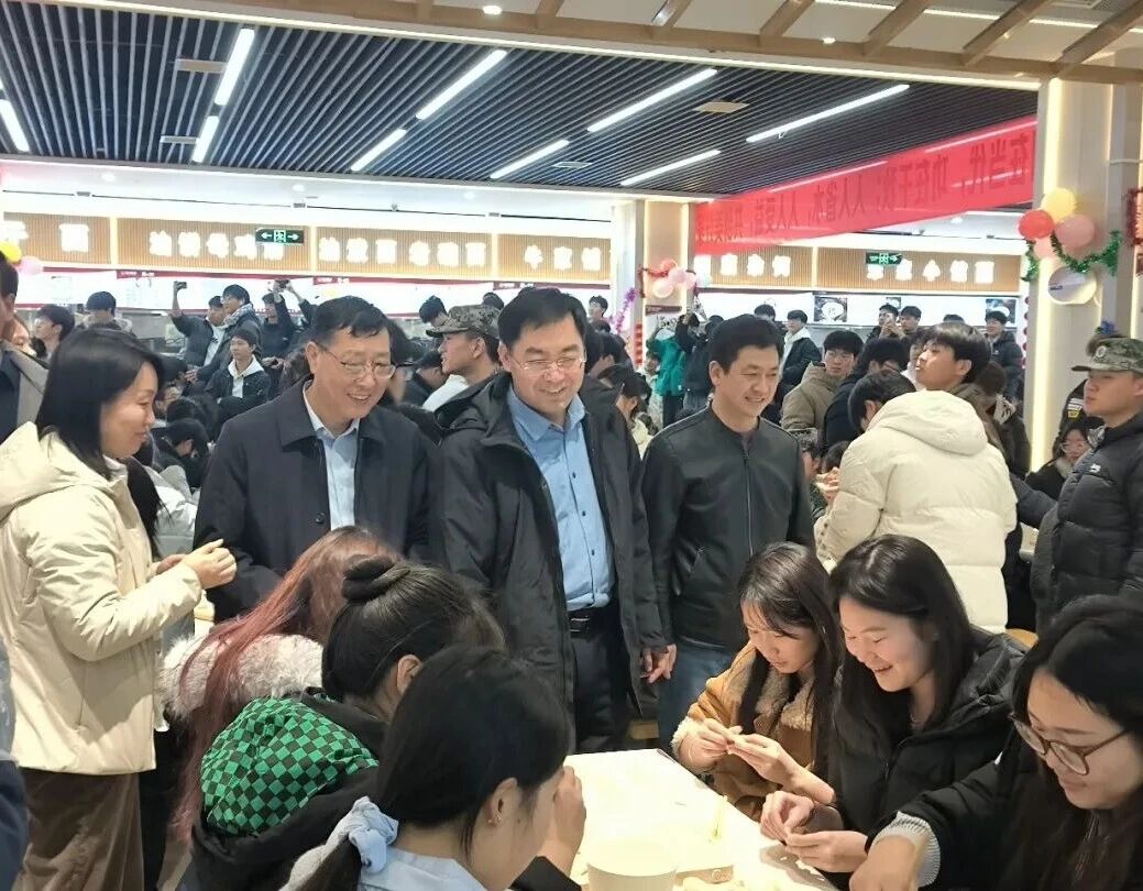 和校长包饺子！河南机电这场千人联欢暖到心坎里