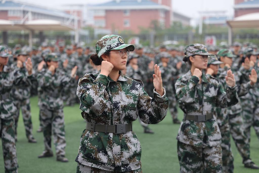 模块一：三全育人 · 协同赋能
1. 全程护航
（2）“新生军训”剪影