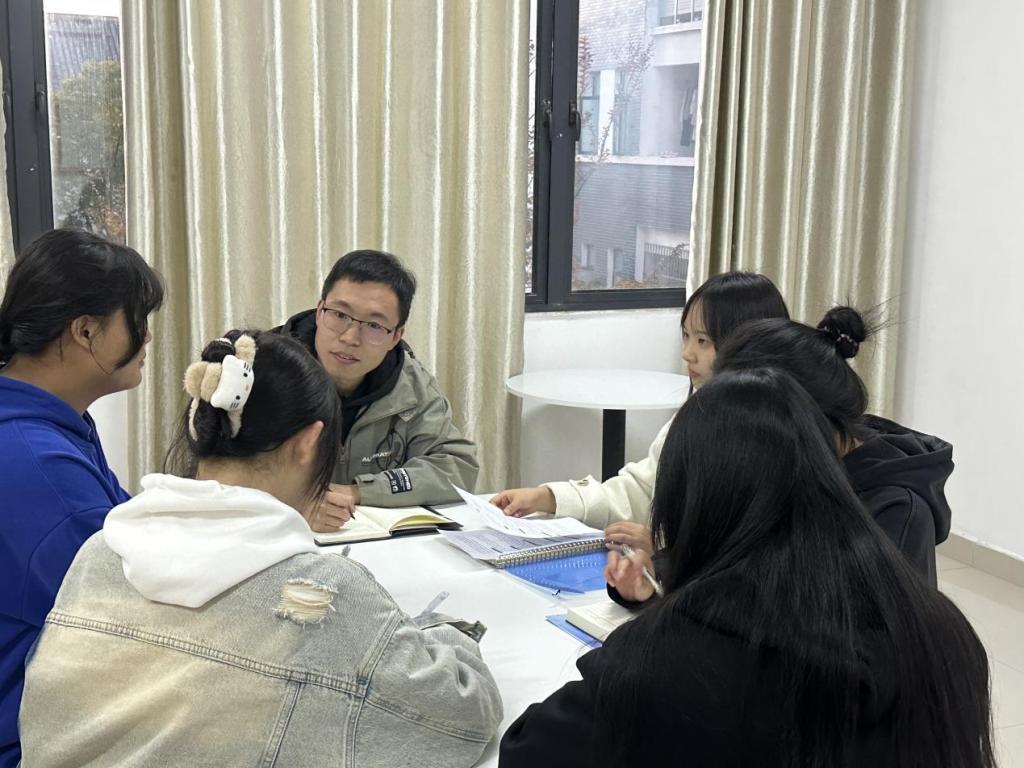 模块一：三全育人 · 协同赋能
3. 全员共治
（1）“辅导员会客厅”剪影