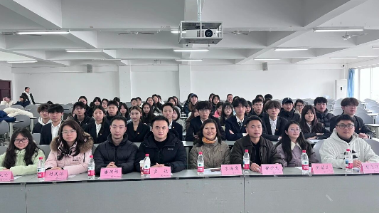 教育学院举行2025-2026学年第一学期新发展团员入团仪式