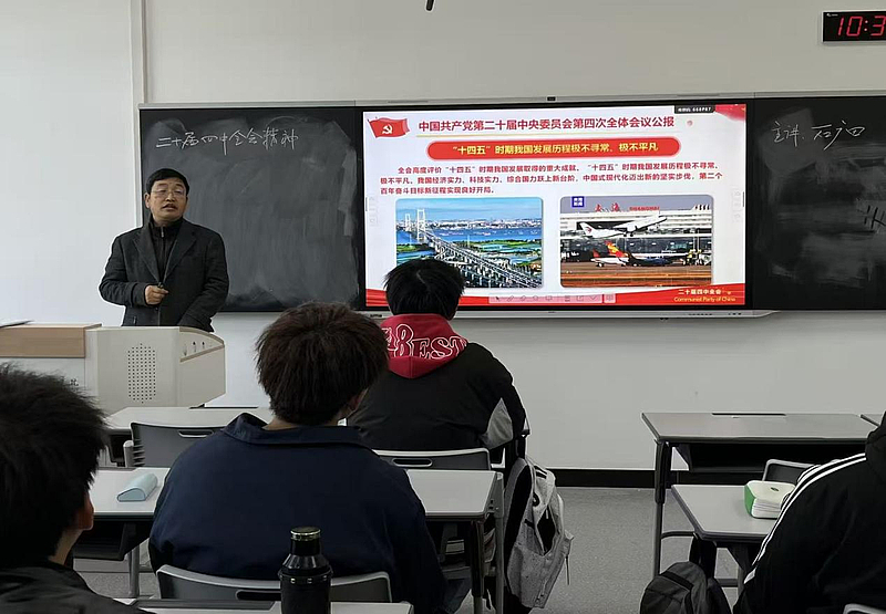 校领导讲思政课6.jpeg 校领导讲思政课6.jpeg