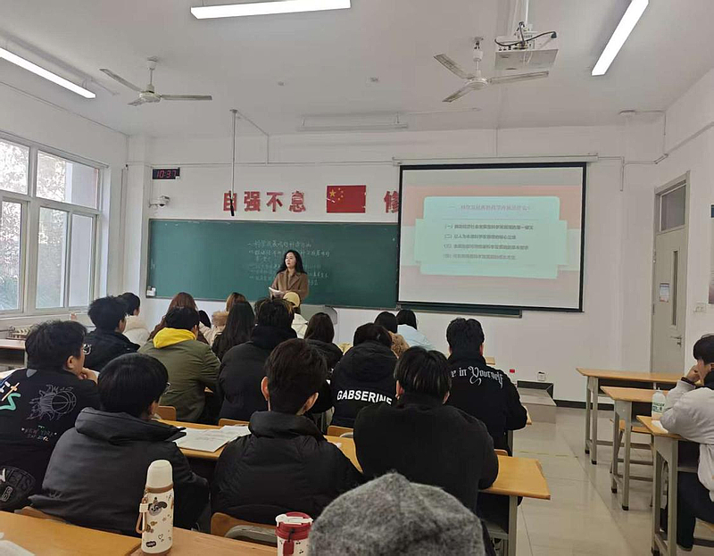 校领导讲思政课4.jpeg 校领导讲思政课4.jpeg