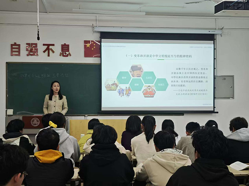 校领导讲思政课13.png 校领导讲思政课13.png