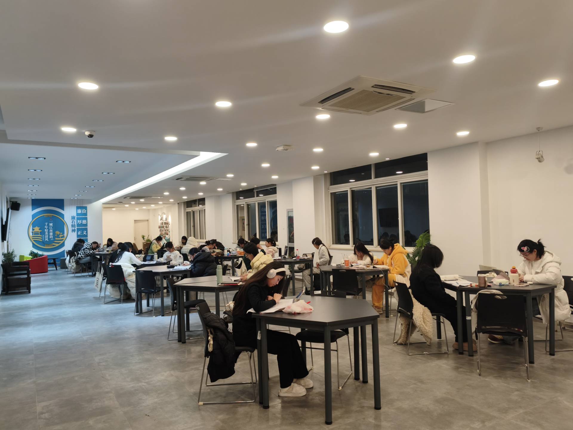 暖心护航期末备考 优化社区学风建设1.jpg