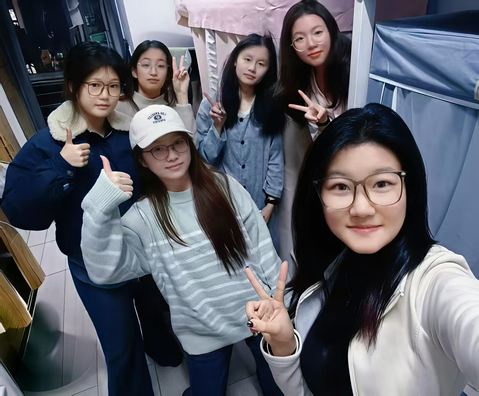 友嘉-含辉-6-216-寝室成员合照-文明&清廉寝室