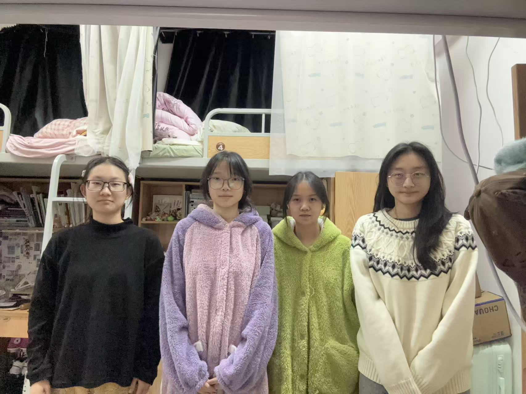 信工-锦晖-B3-4098-寝室成员合照-文明寝室