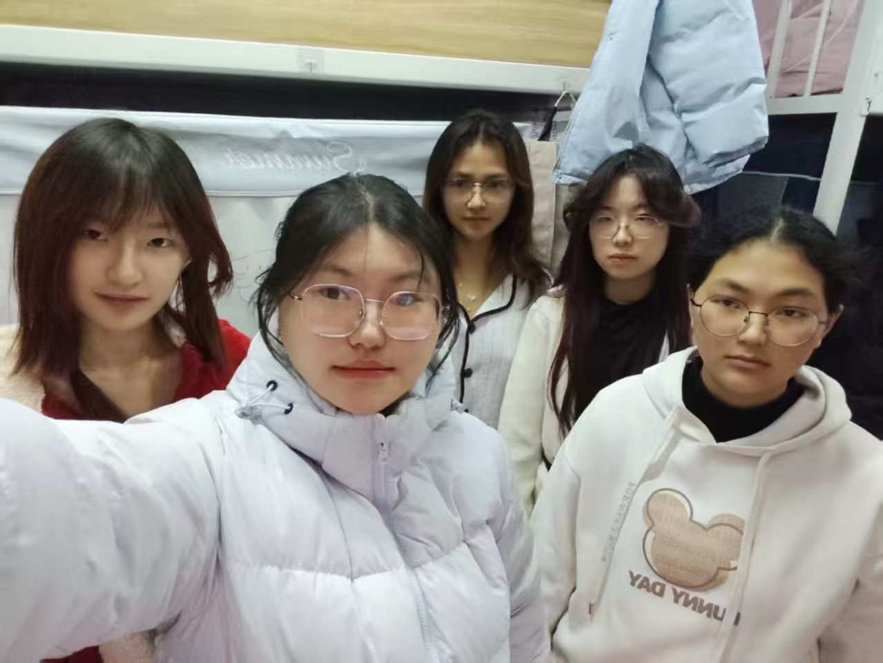 友嘉-含辉-6-221-寝室成员合照-文明&清廉寝室