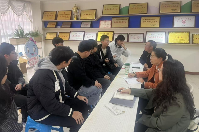 “一站式”学生社区│搭起师生桥，专业教师现场解学子成长困惑