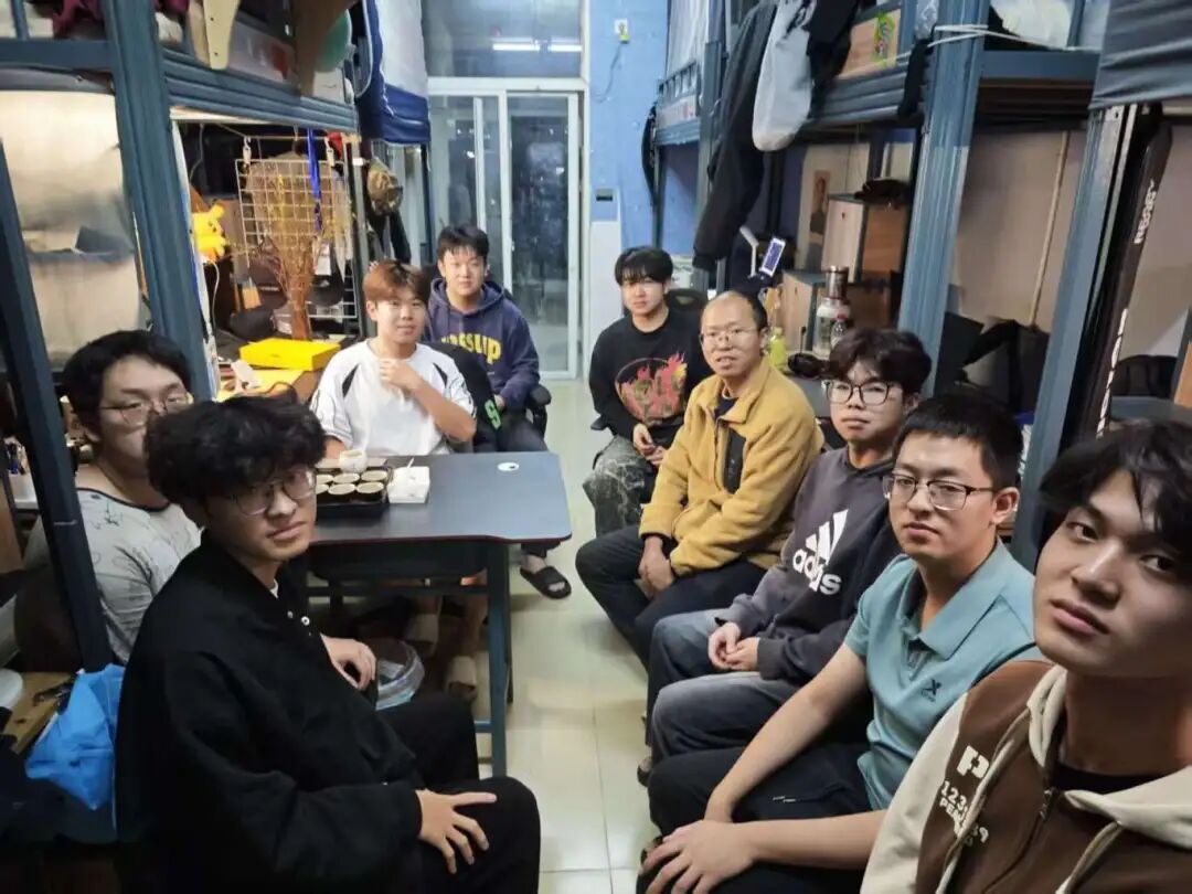 “一站式”学生社区|水利工程学院开展班导师进社区活动