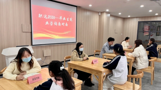 外语旅游学院辅导员深入学生社区与学生开展面对面交流活动