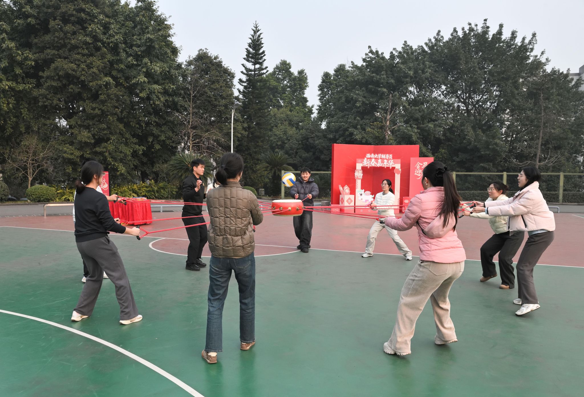 强体+健心的同频赋能，热血×温情的双向奔赴：西南大学举办2026年辅导员新春嘉年华