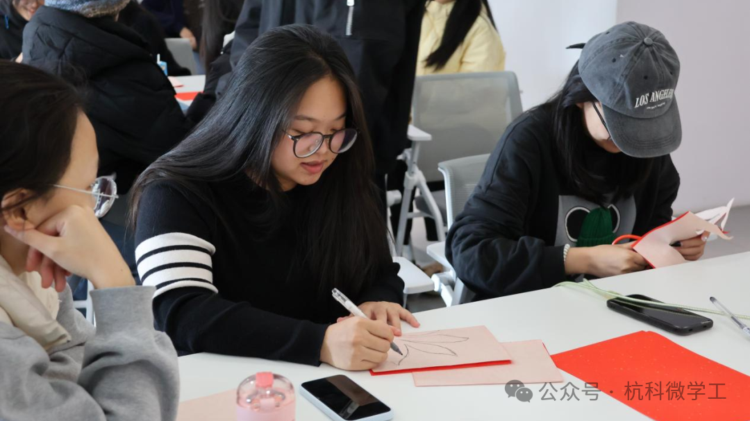 「一站式社区」“荷”你同行育廉心,支部联建启新程——荷园党支部与直属第三、第十二党支部联建主题活动正式启动5.png 「一站式社区」“荷”你同行育廉心,支部联建启新程——荷园党支部与直属第三、第十二党支部联建主题活动正式启动5.png