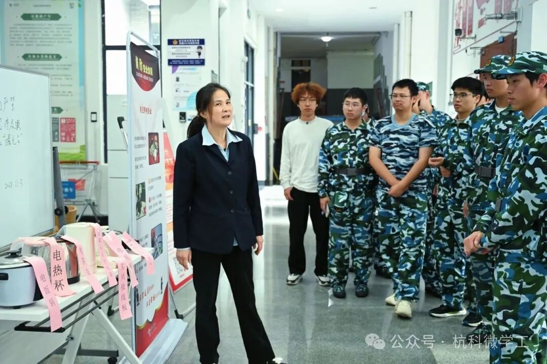 「一站式社区」党建引领学消防,桂园同心护安康——桂园公寓消防设施实操演练活动圆满举行3.jpg 「一站式社区」党建引领学消防,桂园同心护安康——桂园公寓消防设施实操演练活动圆满举行3.jpg