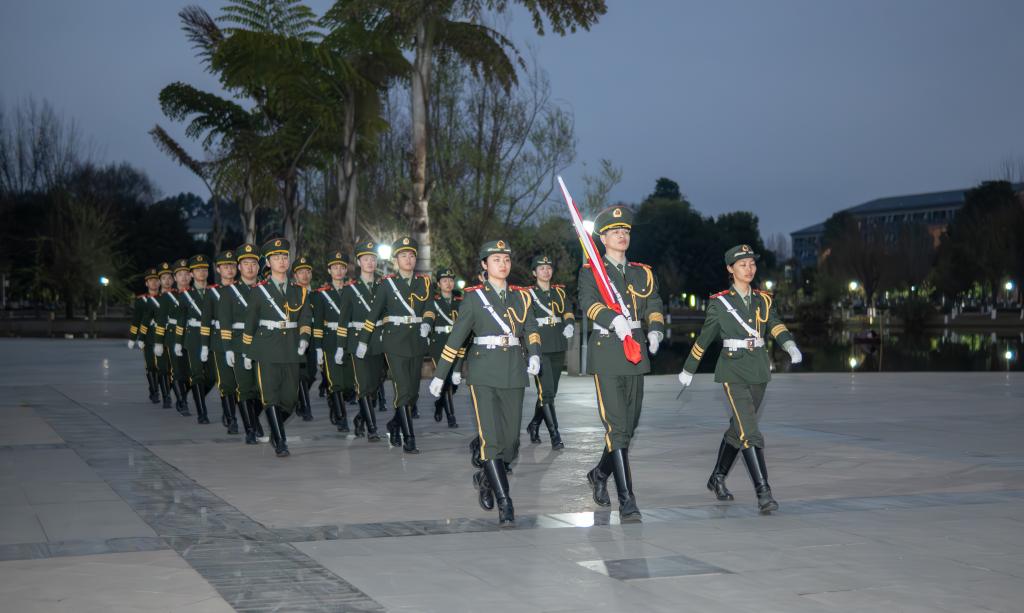 学校举行2026年春季学期开学升国旗仪式