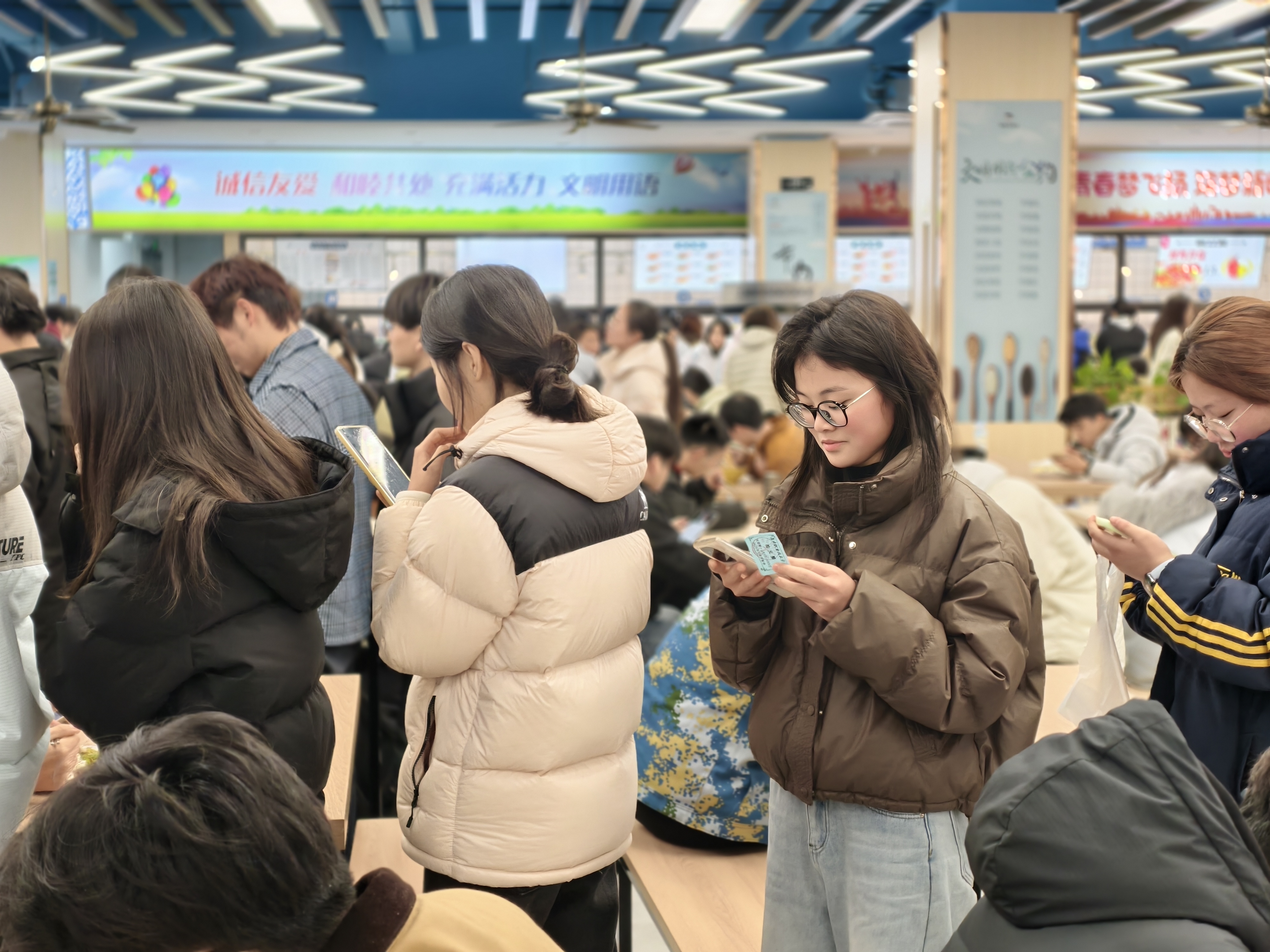 开学逢元宵 餐券暖人心:淮北职业技术学院为在校学生发放“元宵爱心餐券”