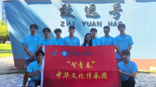 “巧”手千架骨匠韵“童”心共绘伞趣篇--“智青春”团队巧传千年伞底情