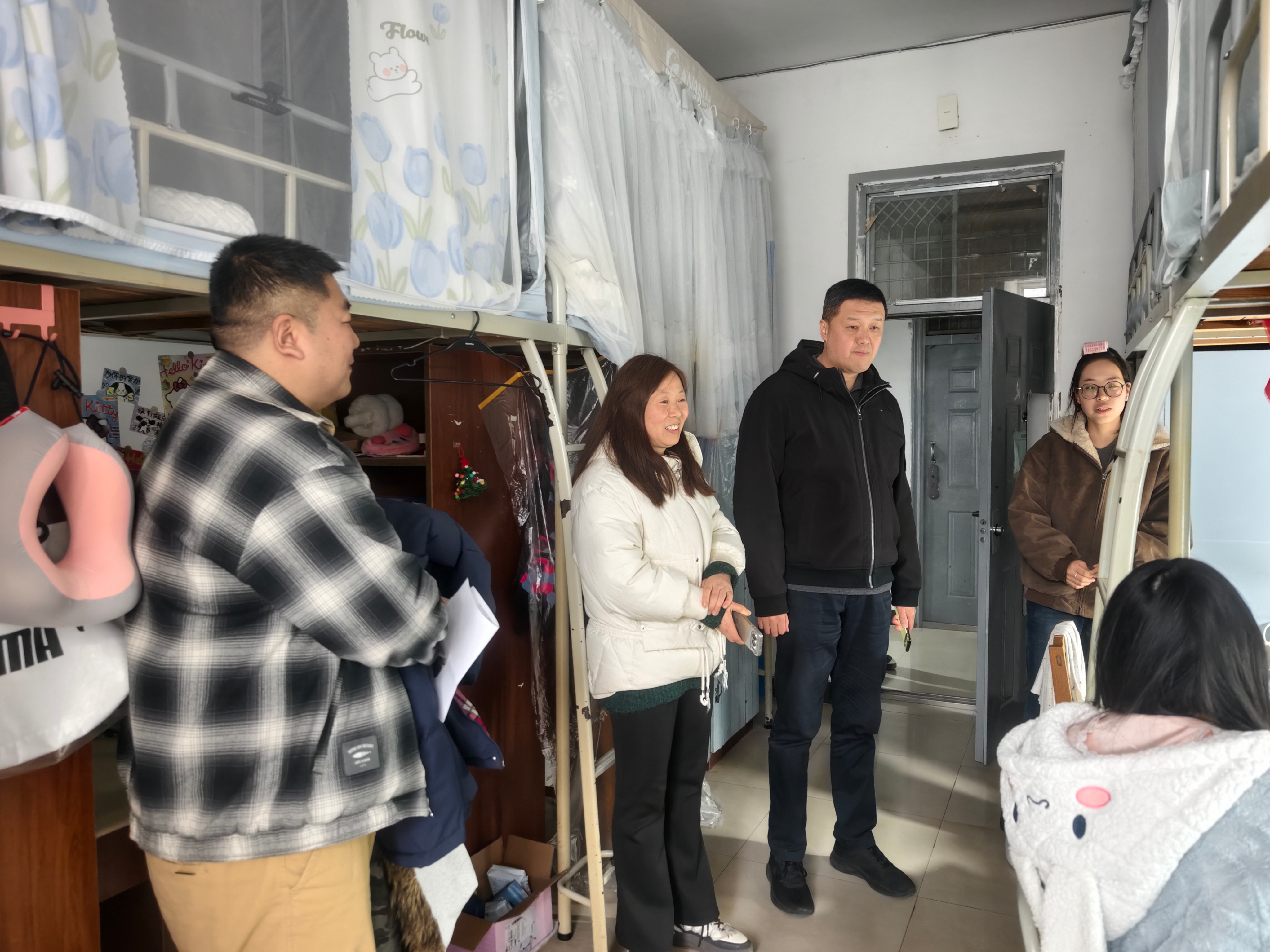 数学与信息工程学院开展新学期宿舍走访活动.jpg 数学与信息工程学院开展新学期宿舍走访活动.jpg