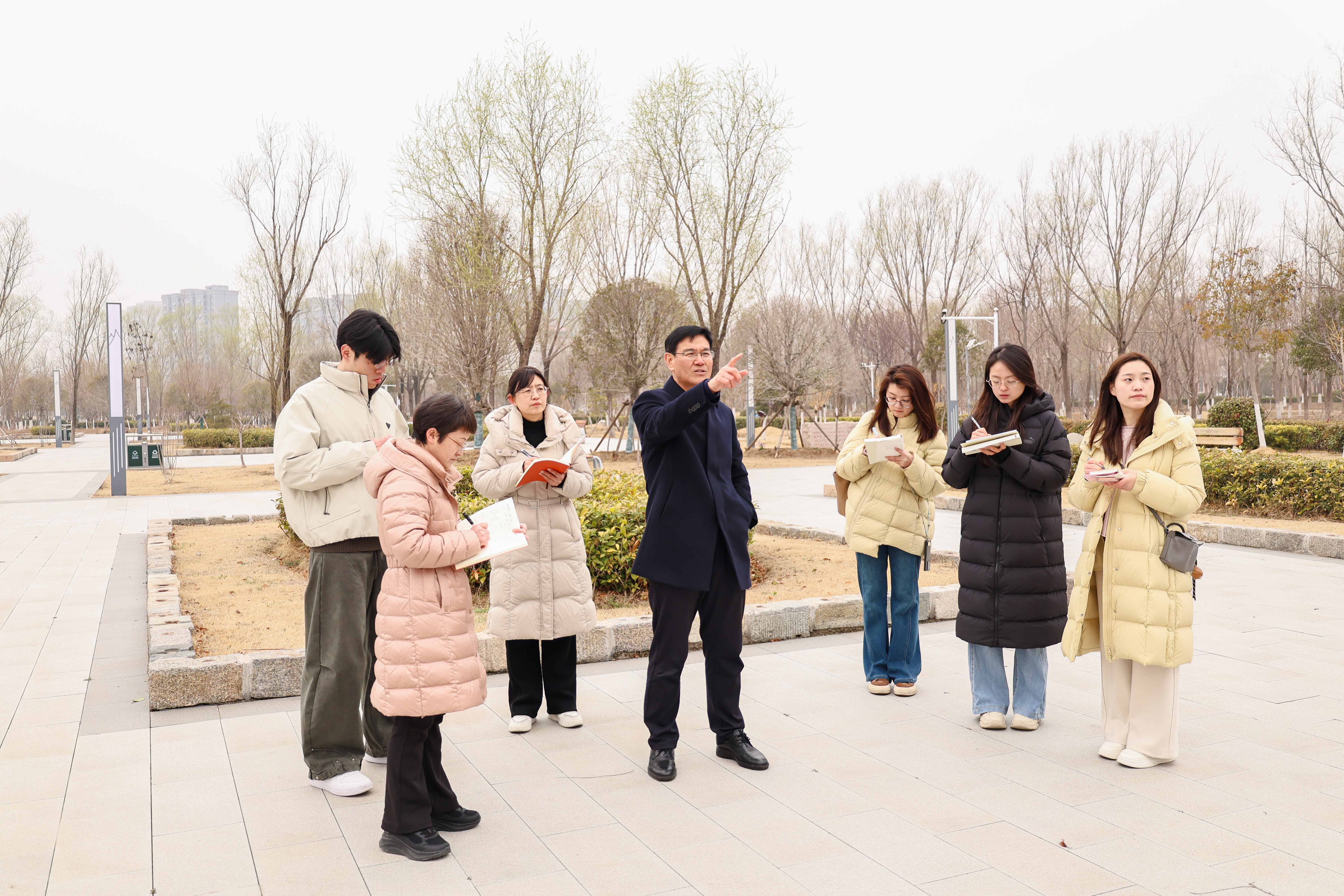 校党委书记杨浩带队开展新学期“大思政课”教学现场研讨活动 (1).jpg