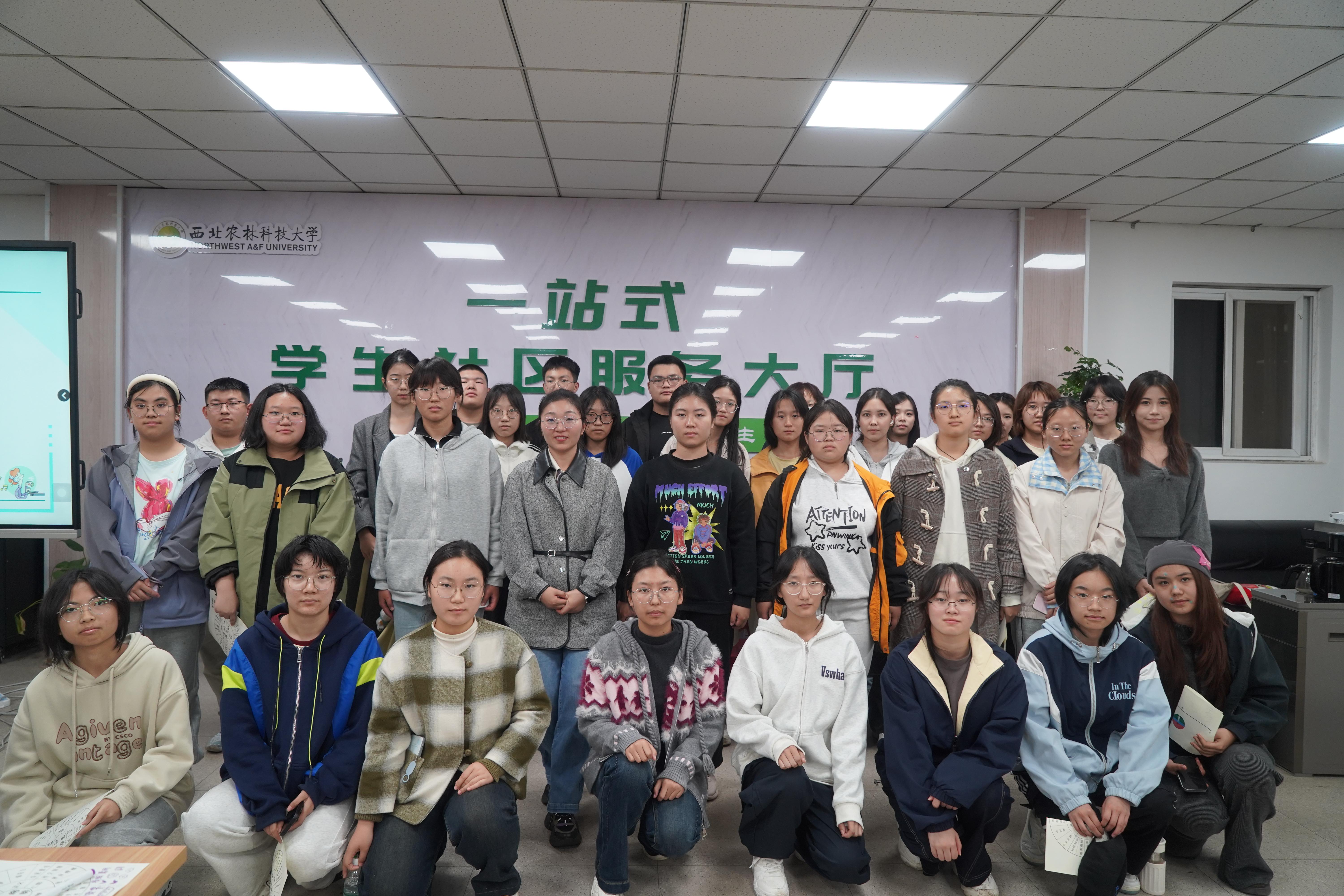 师生合影.jpg 师生合影.jpg