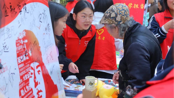 志愿服务丨这届培华青年，太会了！
