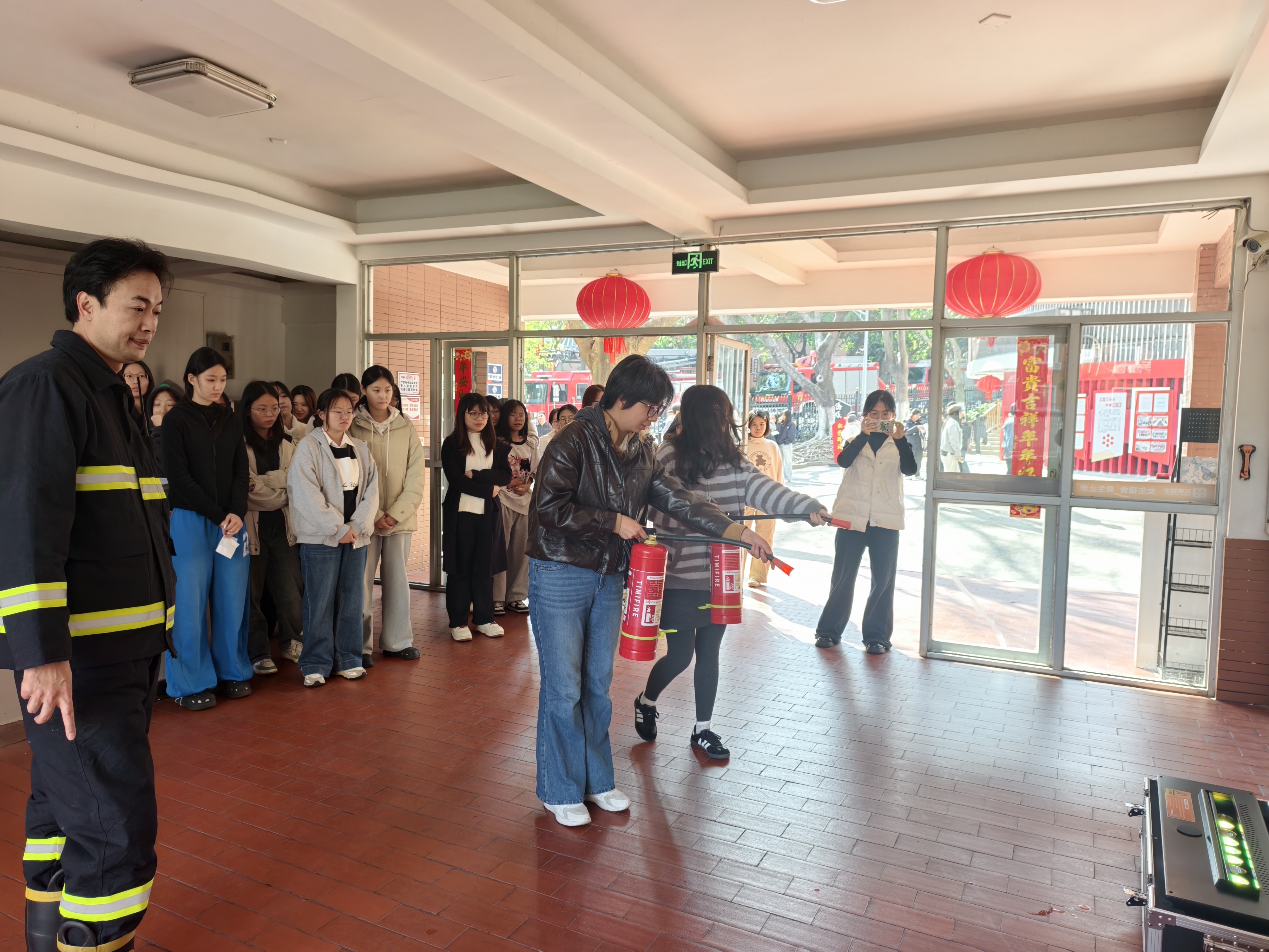 演练现场.jpg 演练现场.jpg